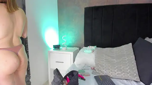 Snapshot of NaxaAndLexi_ chatting on 01.18.25 NaxaAndLexi online show from 01.18.25