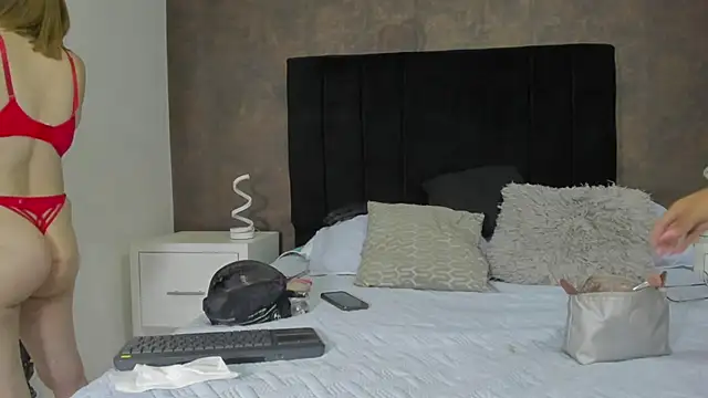 Snapshot of NaxaAndLexi_ chatting on 02.04.25 NaxaAndLexi online show from 02.04.25