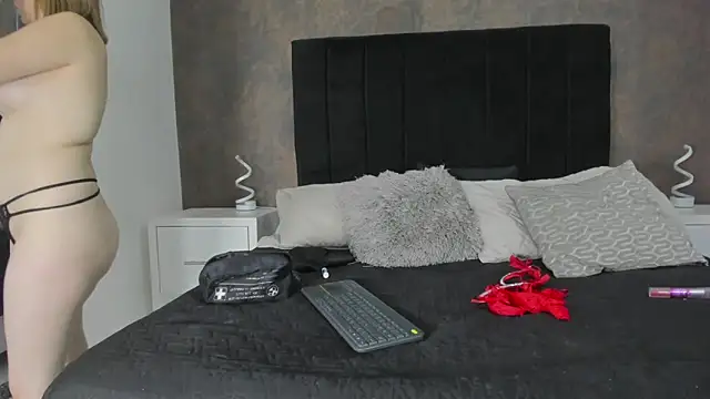 Snapshot of NaxaAndLexi_ chatting on 02.08.25 NaxaAndLexi online show from 02.08.25