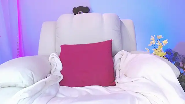 Snapshot of concubine chatting on 12.16.24 concubine online show from 12.16.24