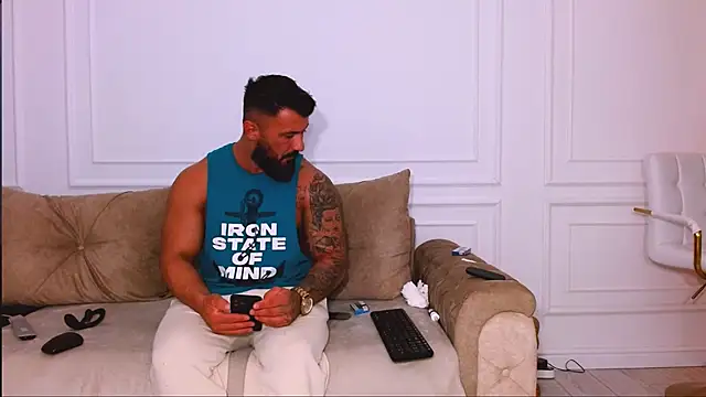 Snapshot of UrsuKing chatting on 01.18.25 UrsuKing online show from 01.18.25