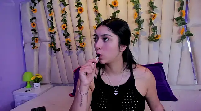 Snapshot of Lucy_Anall_ chatting on 02.15.25 Lucy Anall online show from 02.15.25