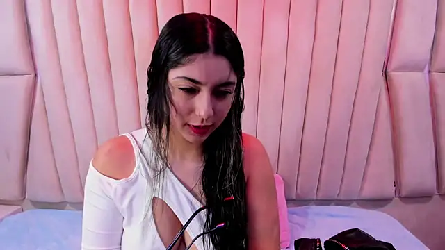 Snapshot of Lucy_Anall_ chatting on 12.16.25 Lucy Anall online show from 12.16.25