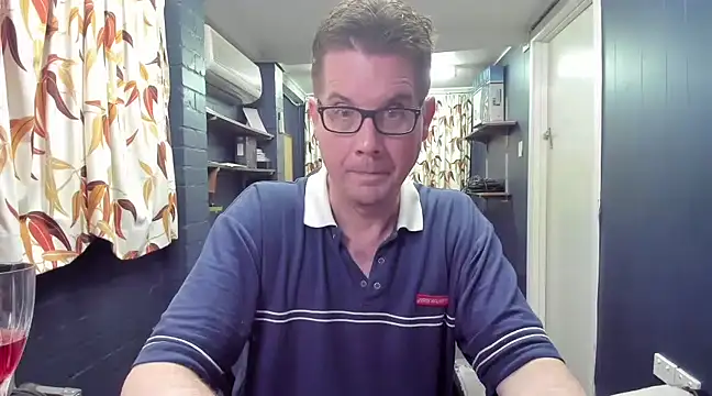 Snapshot of tilobinder chatting on 12.15.24 tilobinder online show from 12.15.24