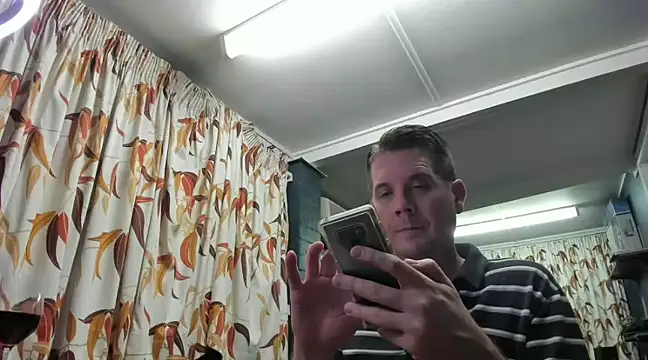 Snapshot of tilobinder chatting on 12.21.24 tilobinder online show from 12.21.24