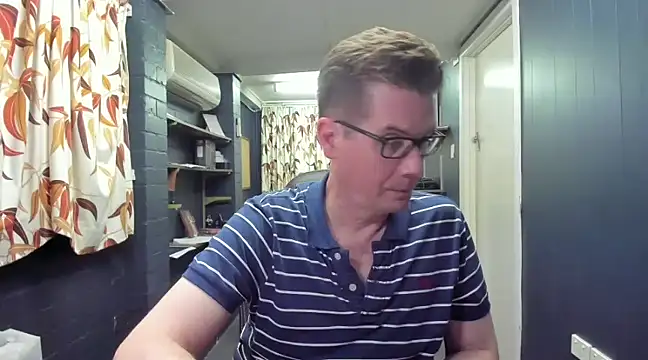 Snapshot of tilobinder chatting on 12.25.24 tilobinder online show from 12.25.24