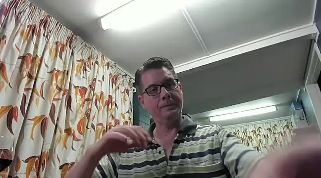 Snapshot of tilobinder chatting on 12.28.24 tilobinder online show from 12.28.24