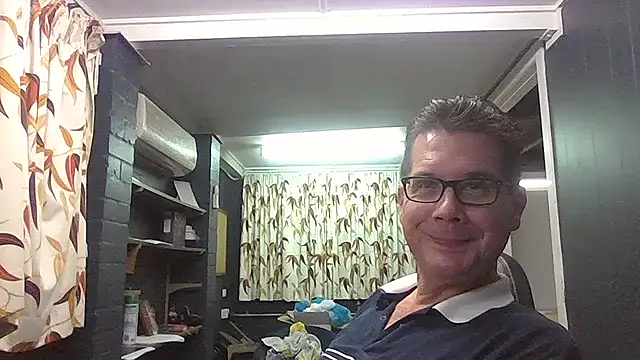 Snapshot of tilobinder chatting on 12.30.24 tilobinder online show from 12.30.24