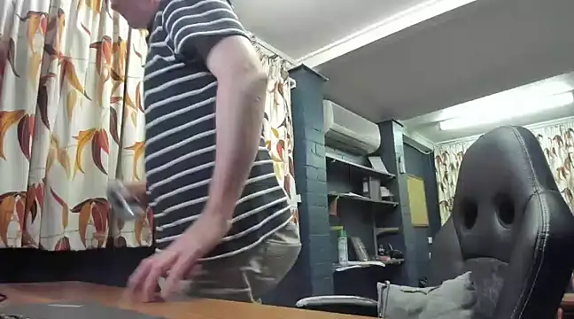 Snapshot of tilobinder chatting on 01.02.25 tilobinder online show from 01.02.25