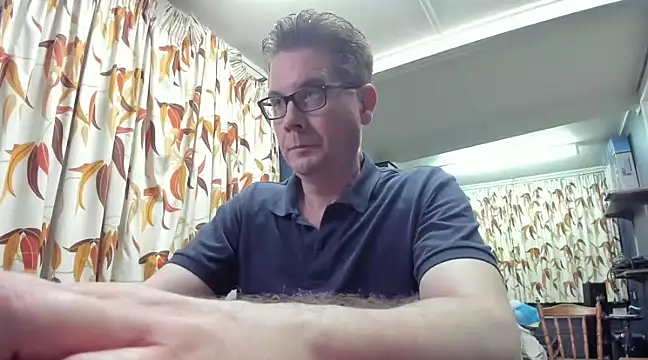 Snapshot of tilobinder chatting on 01.03.25 tilobinder online show from 01.03.25