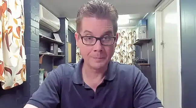 Snapshot of tilobinder chatting on 01.03.25 tilobinder online show from 01.03.25