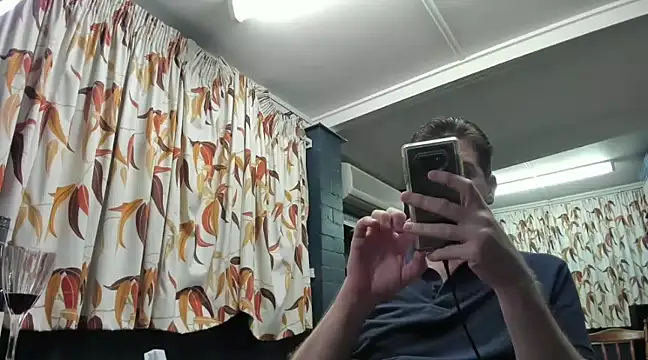 Snapshot of tilobinder chatting on 01.12.25 tilobinder online show from 01.12.25