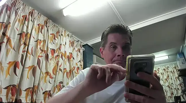 Snapshot of tilobinder chatting on 01.19.25 tilobinder online show from 01.19.25