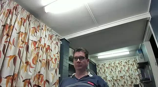 Snapshot of tilobinder chatting on 01.21.25 tilobinder online show from 01.21.25