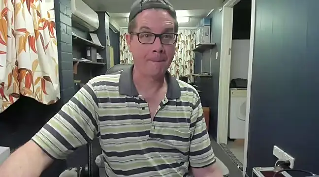 Snapshot of tilobinder chatting on 01.24.25 tilobinder online show from 01.24.25