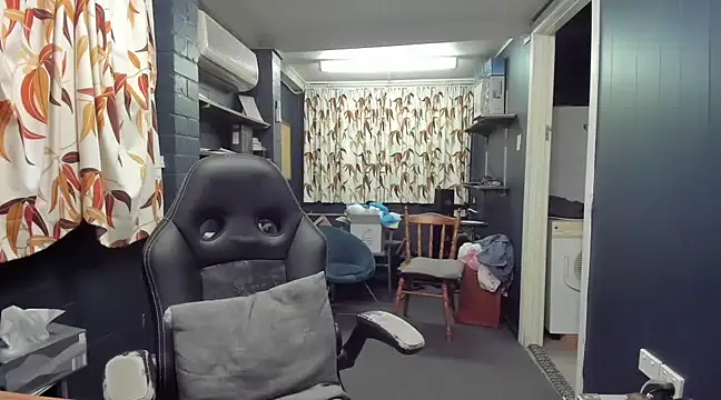 Snapshot of tilobinder chatting on 03.03.25 tilobinder online show from 03.03.25