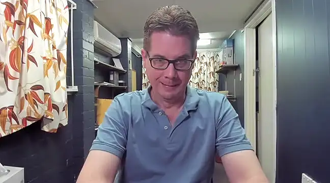 Snapshot of tilobinder chatting on 03.15.25 tilobinder online show from 03.15.25