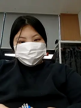 Snapshot of hello098712 chatting on 10.17.25 hello098712 online show from 10.17.25