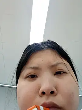 Snapshot of hello098712 chatting on 11.19.25 hello098712 online show from 11.19.25