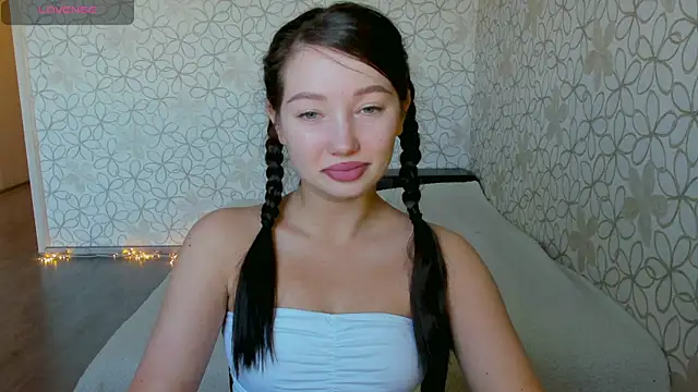 Snapshot of Lissa_Cristal chatting on 05.19.26 Lissa Cristal online show from 05.19.26