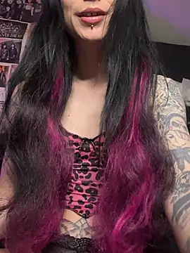 Snapshot of MissMidnightUK chatting on 05.19.26 MissMidnightUK online show from 05.19.26