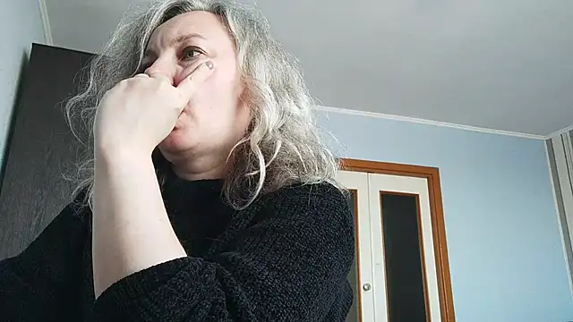 Snapshot of EdithManning chatting on 04.29.26 EdithManning online show from 04.29.26