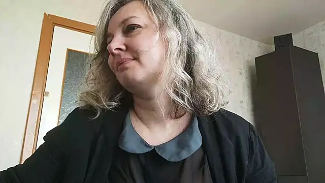 Snapshot of EdithManning chatting on 05.05.26 EdithManning online show from 05.05.26