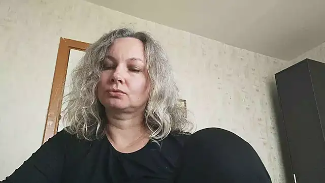 Snapshot of EdithManning chatting on 05.07.26 EdithManning online show from 05.07.26