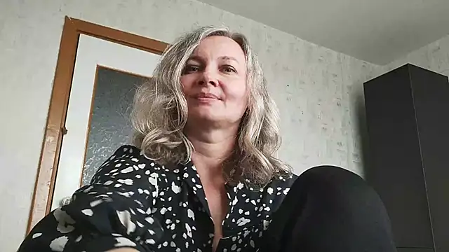 Snapshot of EdithManning chatting on 05.09.26 EdithManning online show from 05.09.26