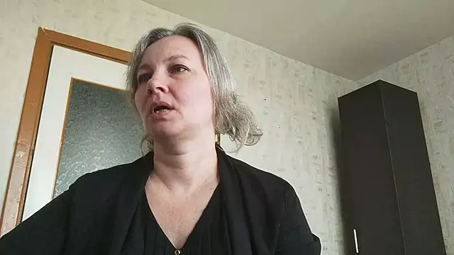 Snapshot of EdithManning chatting on 05.16.26 EdithManning online show from 05.16.26