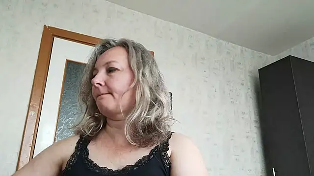 Snapshot of EdithManning chatting on 07.20.26 EdithManning online show from 07.20.26