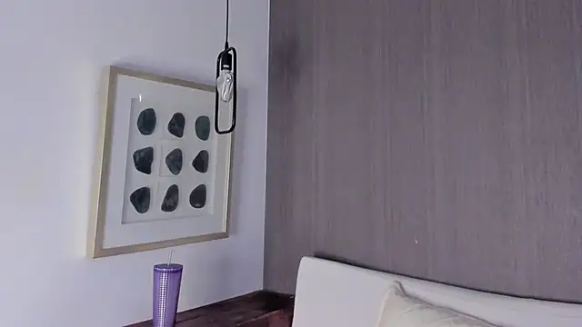 Snapshot of DRACARYSS_ chatting on 02.24.25 DRACARYSS online show from 02.24.25