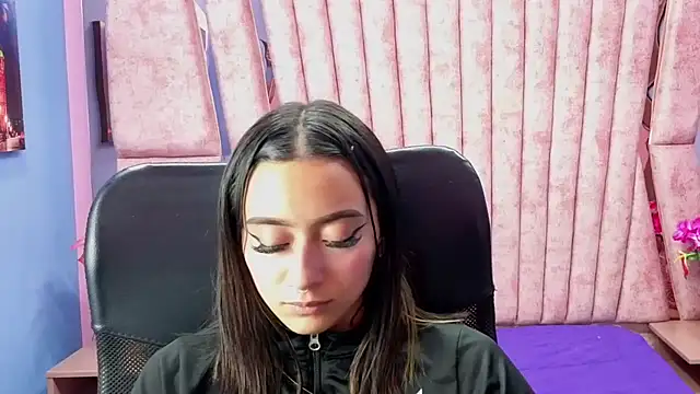 Miaa Thopmson online show from 09.19.25