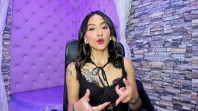 Miaa Thopmson online show from 10.21.25