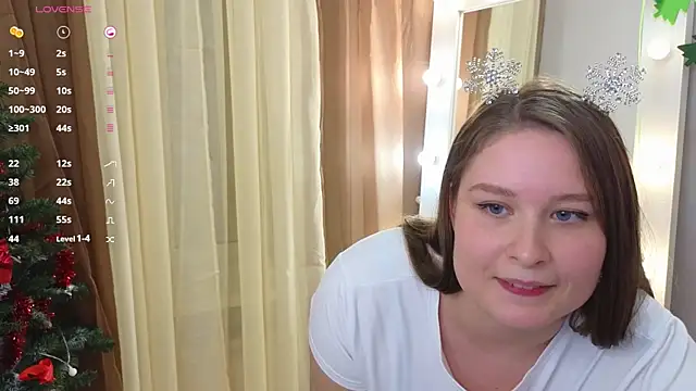 Snapshot of sophie__lee chatting on 12.20.24 sophie lee online show from 12.20.24