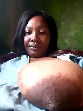 Snapshot of chubbydoll122 chatting on 09.15.25 chubbydoll122 online show from 09.15.25