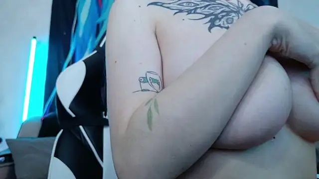 Aurora Natsuki online show from 12.18.25