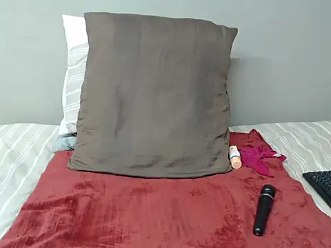 Snapshot of SexyRider200 chatting on 12.15.24 SexyRider200 online show from 12.15.24