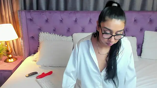 JulietShy online show from 01.12.25