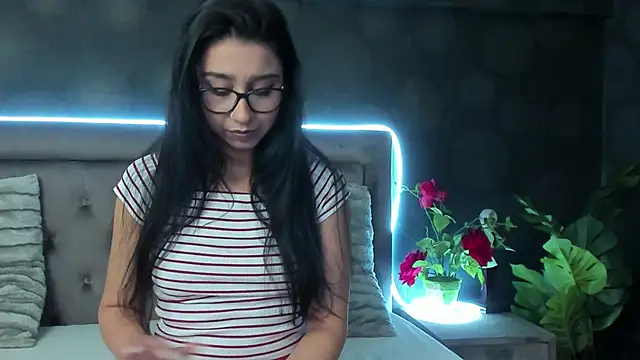 JulietShy online show from 03.08.25