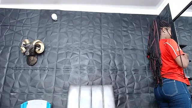 Snapshot of Hanna_Fox_69 chatting on 12.02.25 Hanna Fox 69 online show from 12.02.25