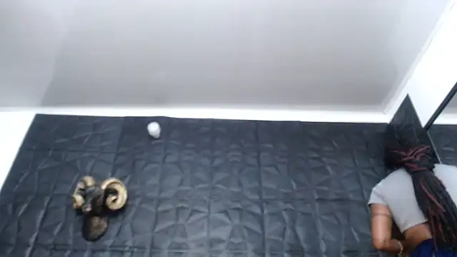 Snapshot of Hanna_Fox_69 chatting on 12.15.25 Hanna Fox 69 online show from 12.15.25