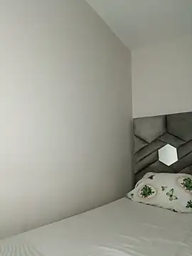 Snapshot of kharoll chatting on 12.20.24 kharoll online show from 12.20.24