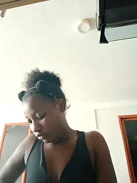 Snapshot of kharoll chatting on 03.16.25 kharoll online show from 03.16.25