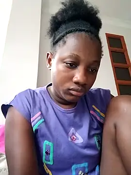 Snapshot of kharoll chatting on 03.17.25 kharoll online show from 03.17.25