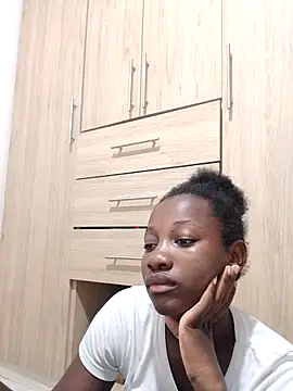 Snapshot of kharoll chatting on 10.29.25 kharoll online show from 10.29.25