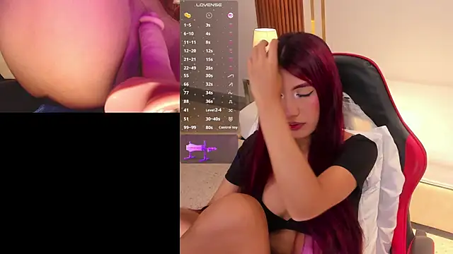 MiaVoss online show from 11.26.25