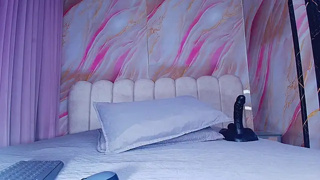 mia stanfort online show from 04.06.26