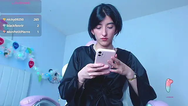 Snapshot of Thalia-megg chatting on 12.14.24 Thalia-megg online show from 12.14.24