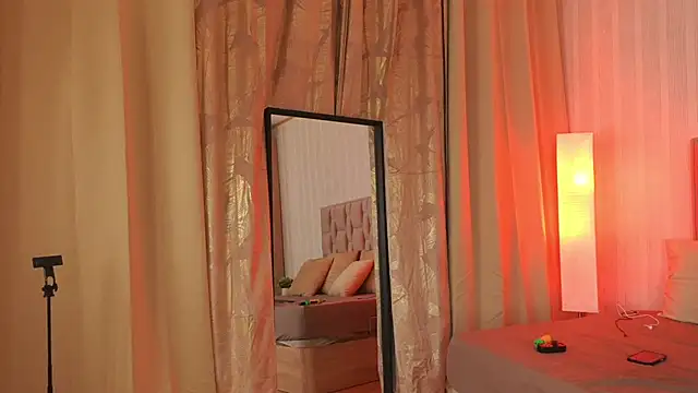 Snapshot of GabyRios chatting on 12.14.25 GabyRios online show from 12.14.25